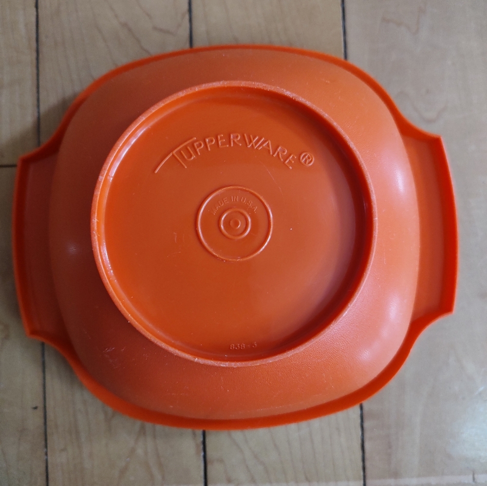 Orange Vintage Tupperware Kitchen Bowl with Lid - Picture 4 of 7